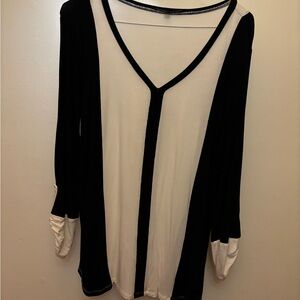 Women’s new black and white cable and gauge brand top. Size M. New without tags.